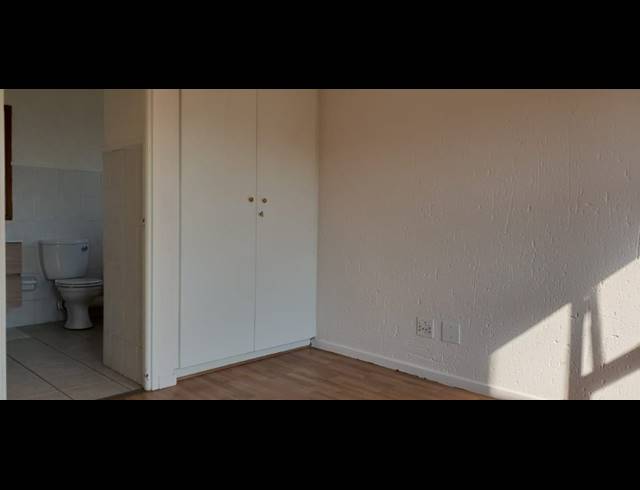 2 BEDROOM APARTMENT TO LET IN LONEHILL